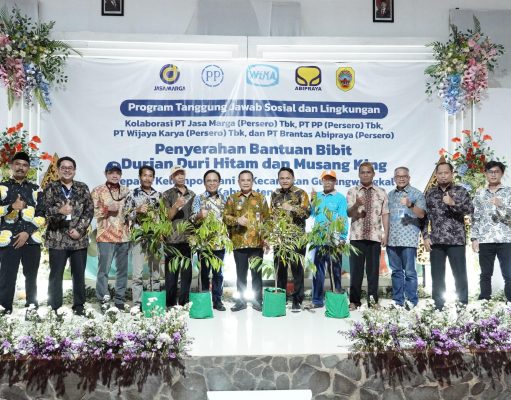 Sudewo Sukses Yakinkan BUMN Sumbangkan Ribuan Bibit Durian Premium ke Kelompok Tani Kecamatan Gunungwungkal